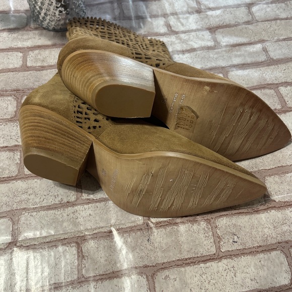 Ron White Laser Cut Antiqued Suede Leather Pointy Toe Booties Sz 8 NWoB - Picture 6 of 8